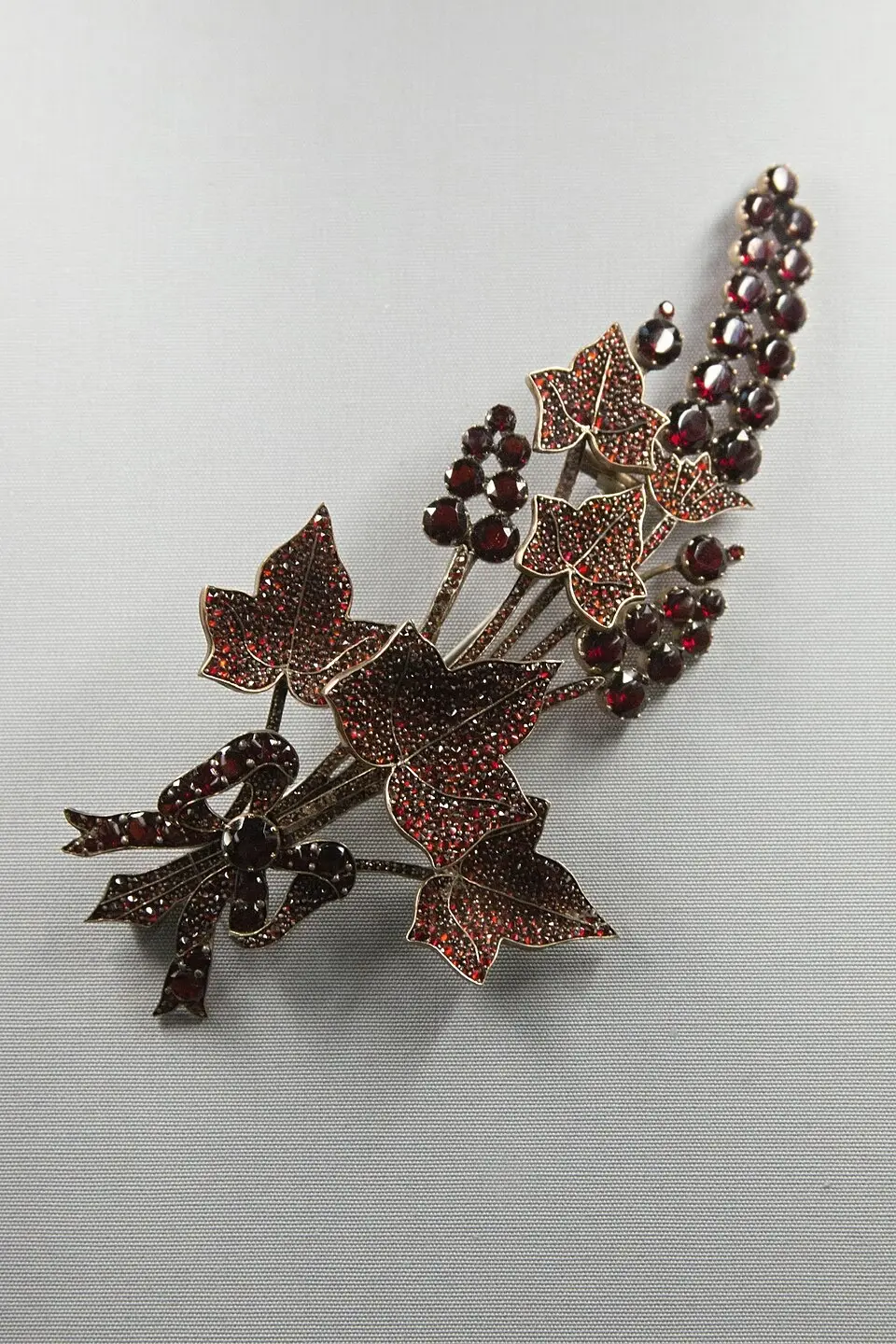 Czech garnet jewellery, Prague